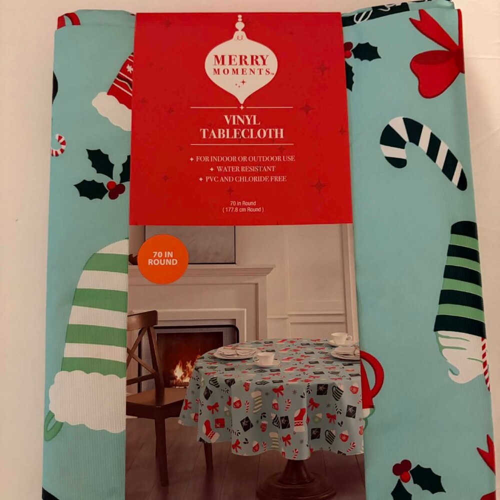 Merry Moments Vinyl Table Cloth 70 In Round Christmas Holiday Tablecloth New